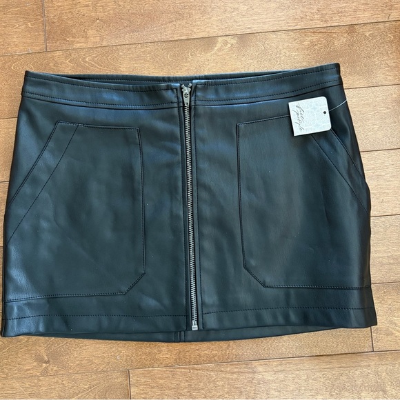 NWT Free People Maja Mod Faux Vegan Leather Mini Skirt Zip Front 8 - Picture 4 of 6